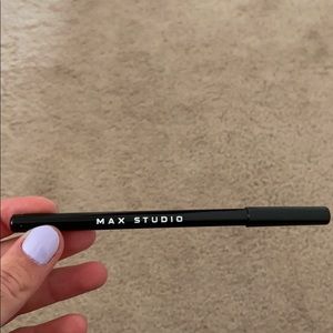 Max studio eyeliner